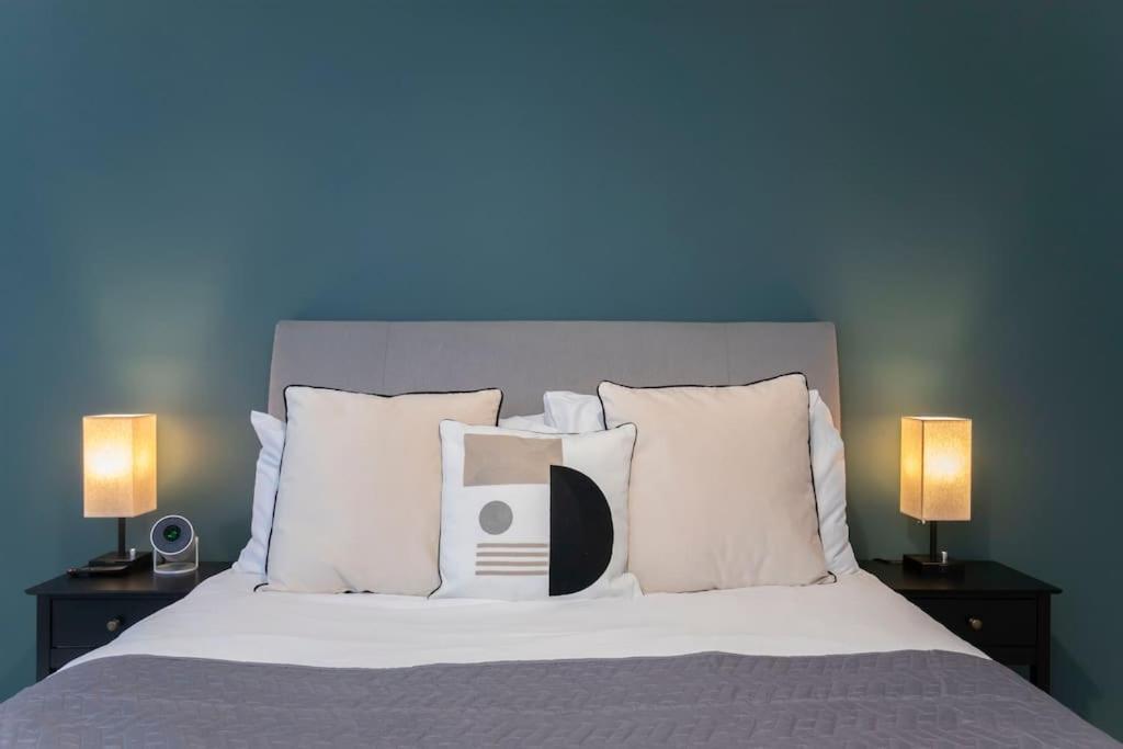 The Races, Portland Place. Apartment Cheltenham