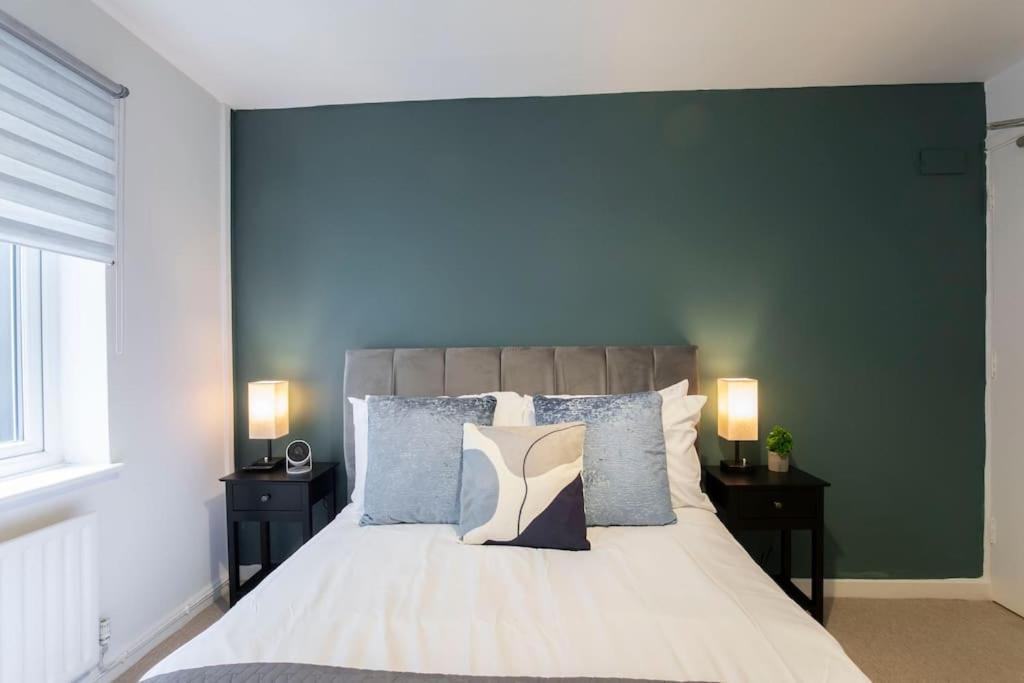 The Races, Portland Place. Apartment *