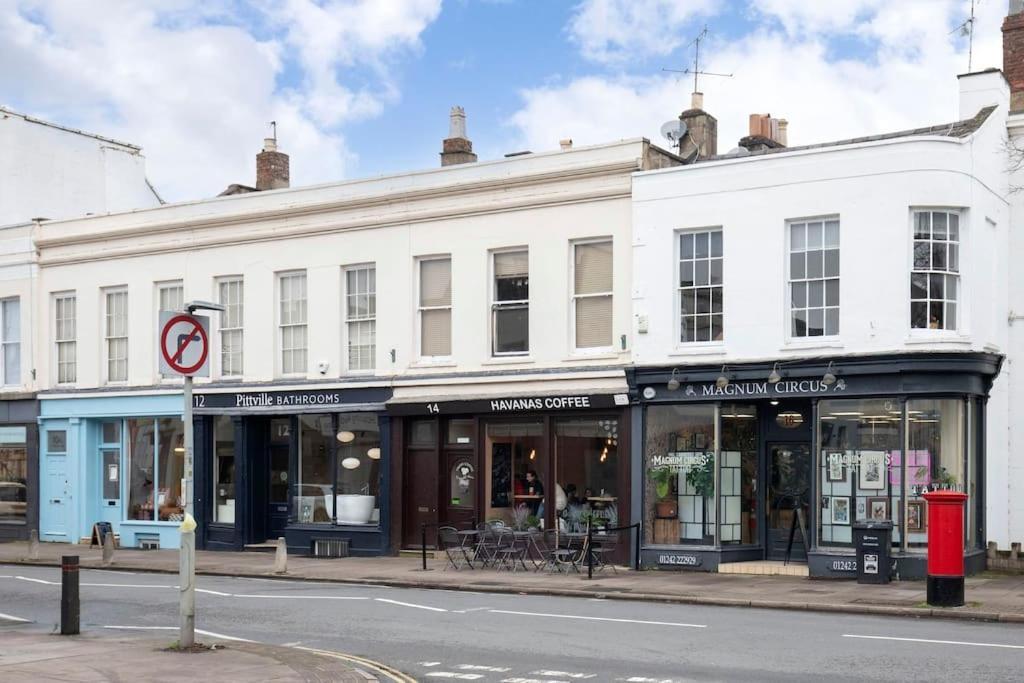 The Races, Portland Place. Apartment Cheltenham