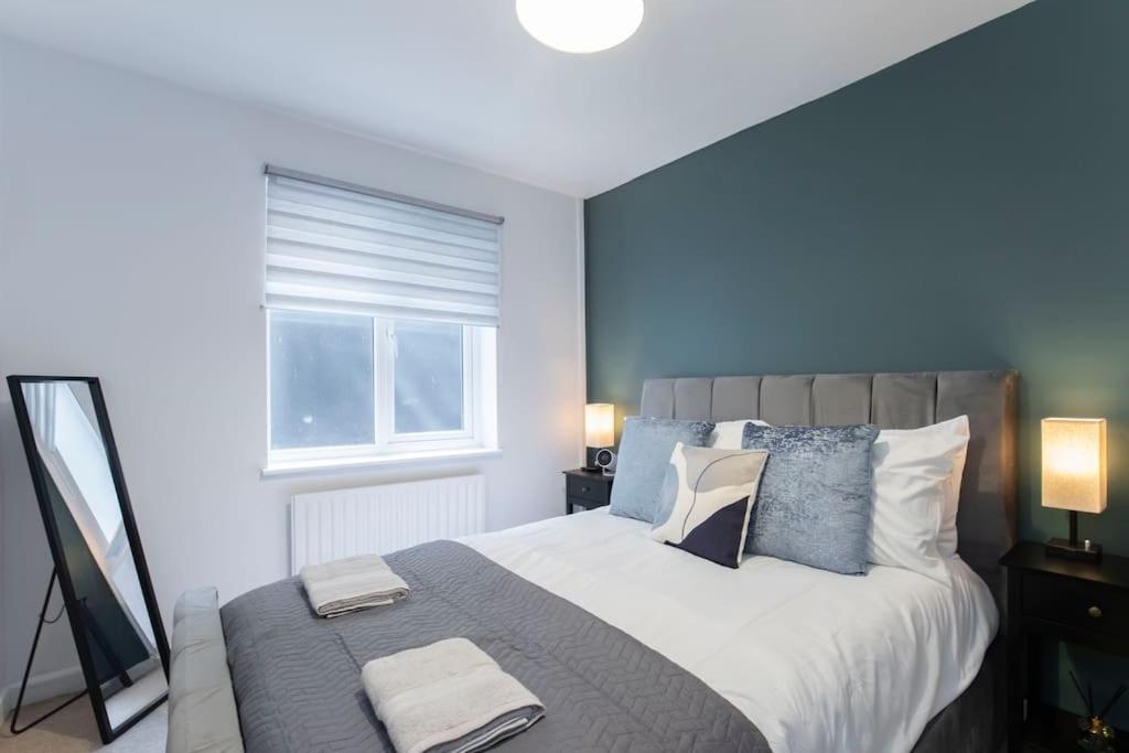 The Races, Portland Place. Apartment