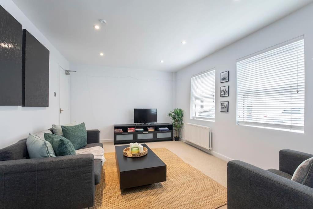 The Races, Portland Place. Apartment Cheltenham