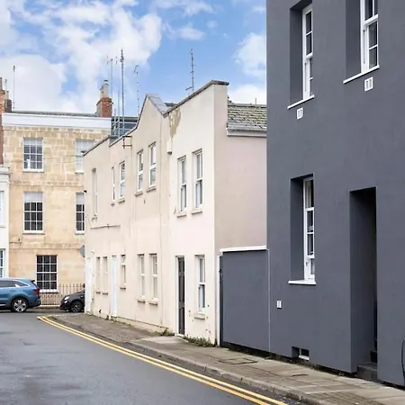 The Races, Portland Place. Cheltenham Exterior photo